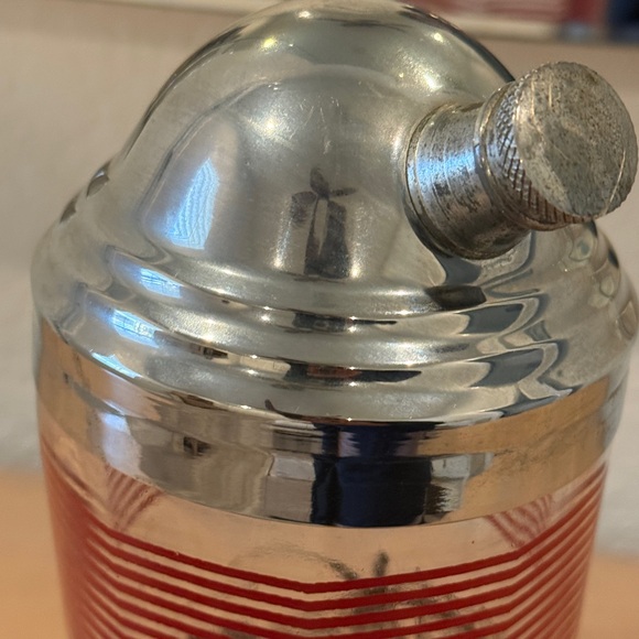 Elegant Red and Black Cocktail Shaker Set with Glasses - Picture 6 of 7